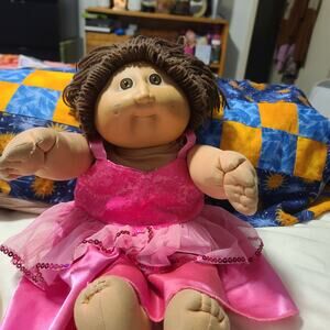 RARE Vintage Cabbage Patch Kid Girl Brown Hair Brown Eyes 1985 With 6 Outfits